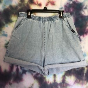 Vintage High Waisted Chic Light Wash Cut Offs